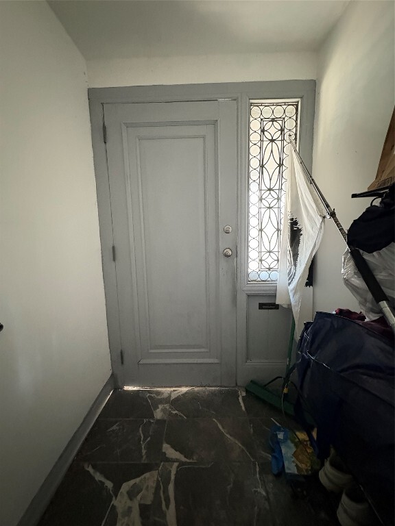 Building Photo - 171 Chapin St