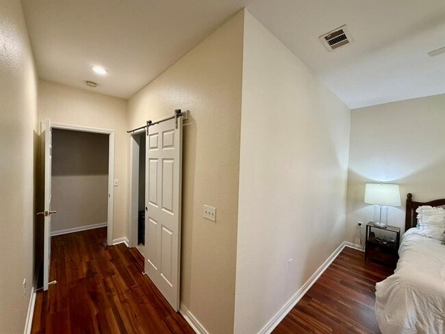 Building Photo - 103 Whispering Wind Dr