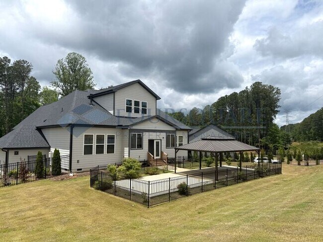 Building Photo - Elegant 4-Bed / 3.5-Bath Home with Main-Level Primary Suite, Quartz Kitchen & 3-Car Garage – In H...