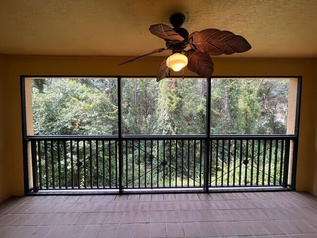 Building Photo - 2 Bed / 2 Bath Upstairs Condo in the Gated...
