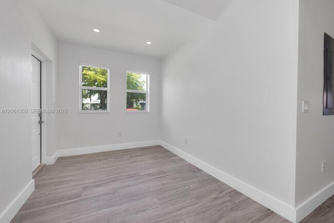 Building Photo - 2426 SW 25th St
