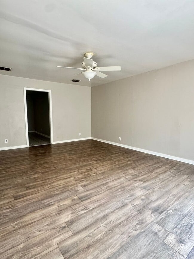 Building Photo - Coming Soon! Cozy 2-Bedroom Home w/ Fenced...