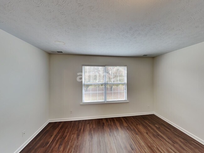 Building Photo - 204 Creekwood Drive