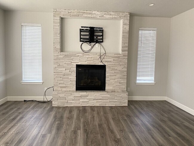 Building Photo - Elegant home in the Heights at Canyon Lakes