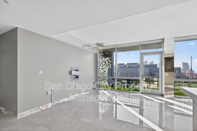 Building Photo - 321 Tenth Ave