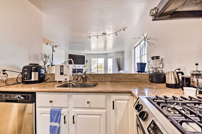 Building Photo - 800 Innes Ave