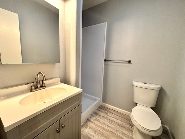 Building Photo - Update 3 Bedroom Home in Beaverton!