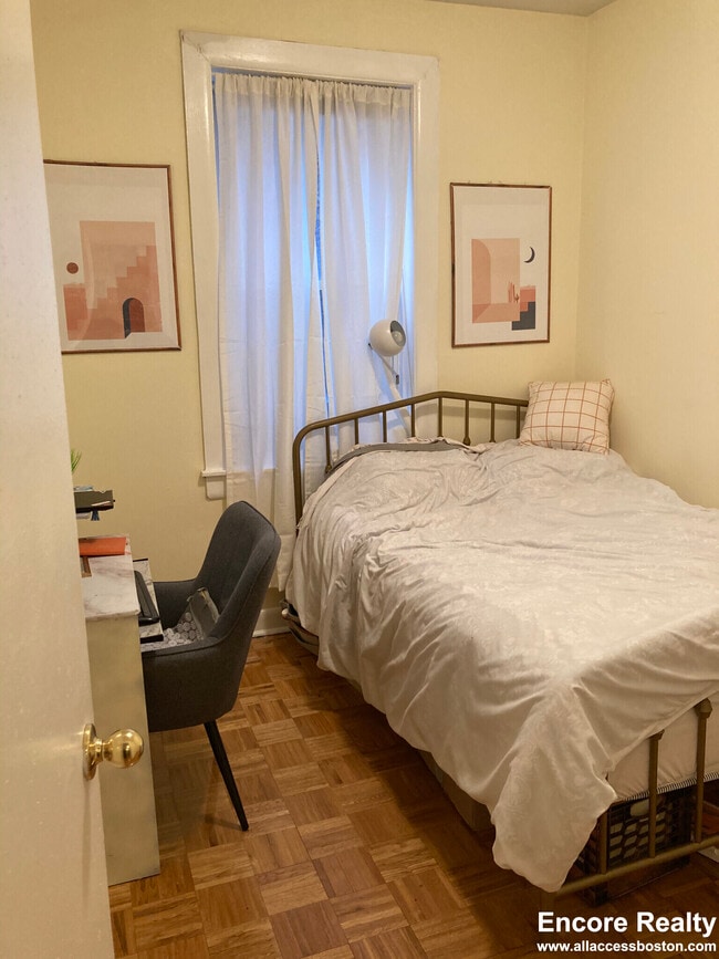 Building Photo - 145 Endicott St