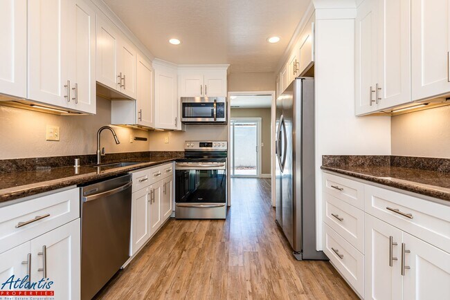 Building Photo - Lovely Home | Central A/C | E.V. Charger
