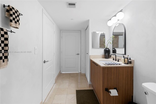 Building Photo - 2101 Brickell Ave