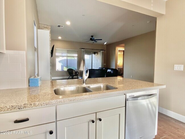 Building Photo - 1553 Range View Cir