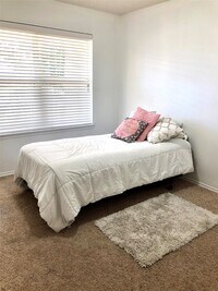 Building Photo - 4611 Pin Oak Creek Ln