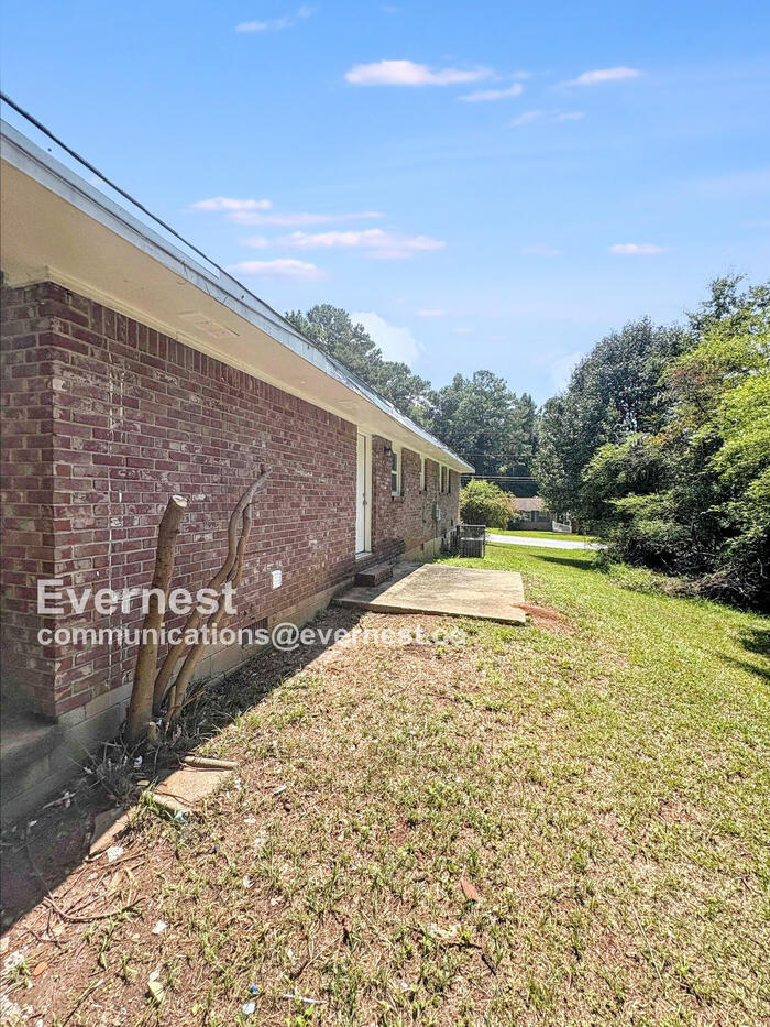 Building Photo - 8277 Redwood Dr