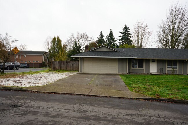 Building Photo - 10111 NE Tanglewood Dr