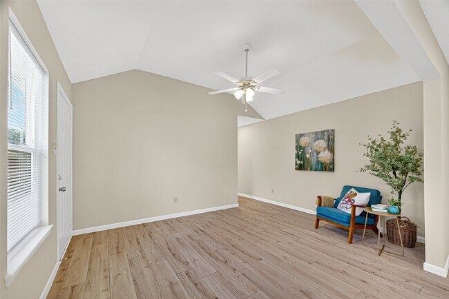 Building Photo - 13822 Northlake Dr