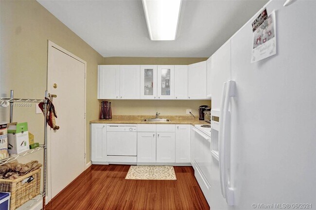 Building Photo - 3800 S Ocean Dr