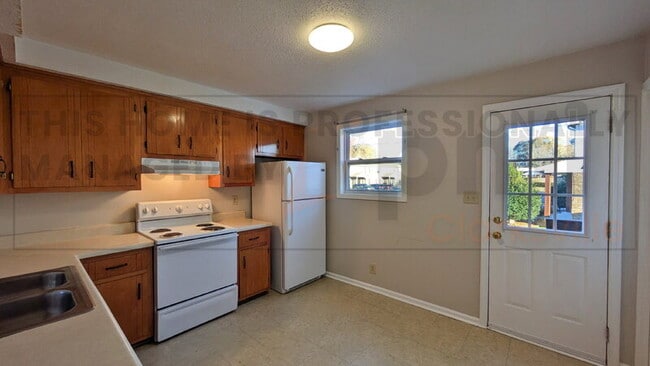 Building Photo - 1531 E Knollwood Cir