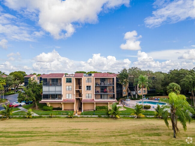 Building Photo - Fairways of Emerald Hills
