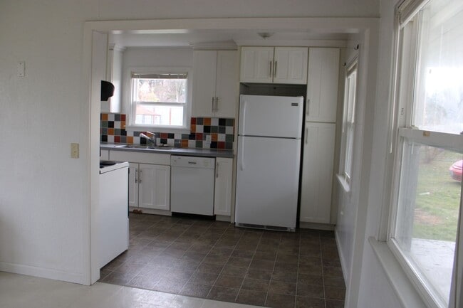 Building Photo - 1 Bedroom- Single Family Home with Large Yard