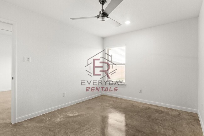 Building Photo - 912 Cherry Laurel Ln