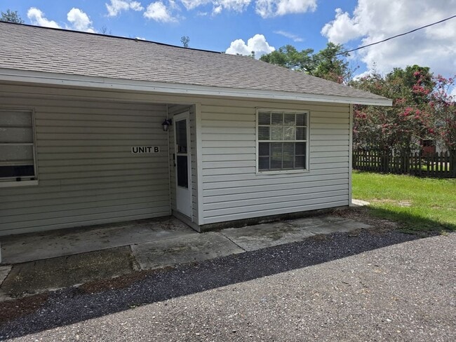 Building Photo - 619 Knowles Rd