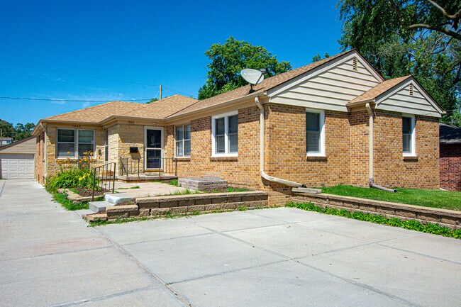 Building Photo - 5808 Western Ave