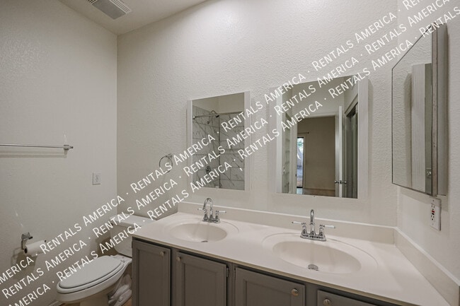 Building Photo - 4683 W Ivanhoe St