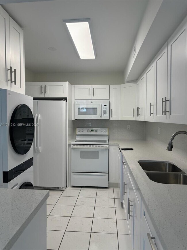 Building Photo - 5800 SW 127th Ave