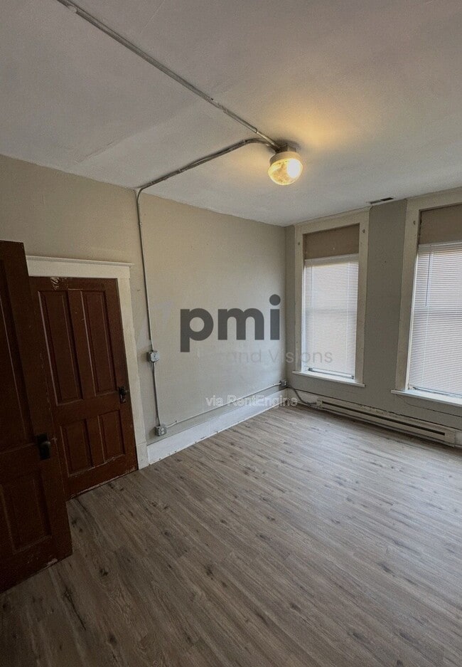 Building Photo - 601 1/2 Monroe Avenue