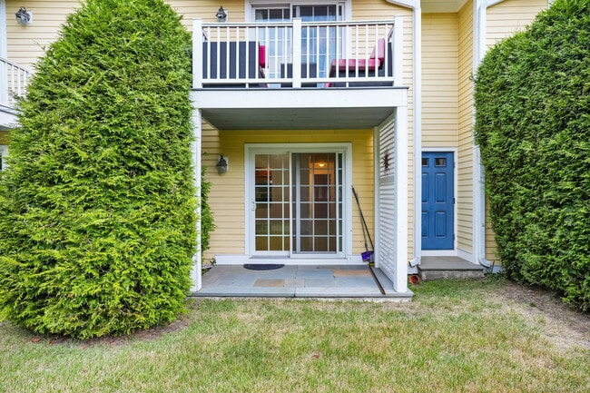 Building Photo - 6 Silvermine Ave