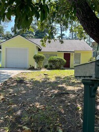 Building Photo - 3 Bedroom Home Close to Georgia Southern's...