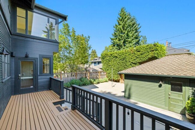 Building Photo - Stunning 1909 Craftsman w/ AC in Coveted Capitol Hill