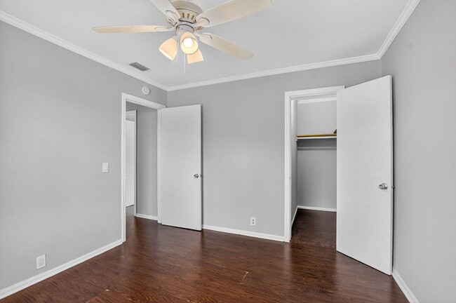 Building Photo - 539 NW 8th Ave