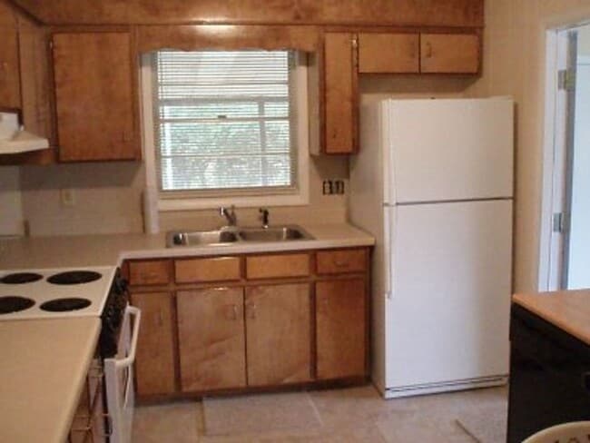 Building Photo - Available NOW-  103 Meadowlark-1/2 Off the first month rent with a 12-month lease