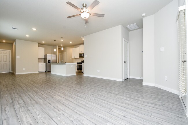 Building Photo - 2022 W Darlington Oak Ct