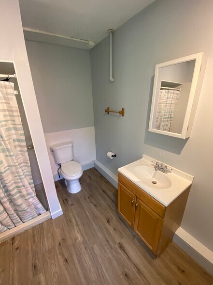 Building Photo - 215 Main St