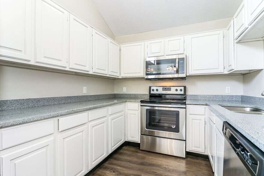 Building Photo - 2618 Butterfield Dr