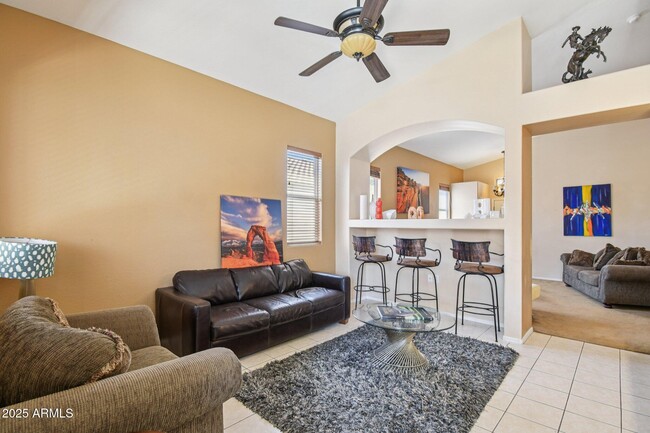Building Photo - 2633 E Calle Del Norte Dr