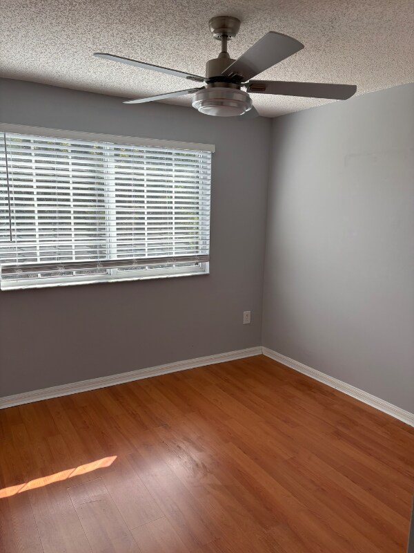 Building Photo - 900 Crestwood Ct S