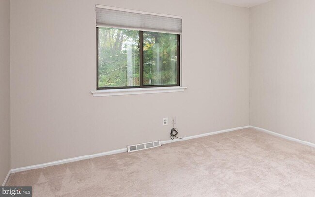 Building Photo - 201 Fairfax Ct