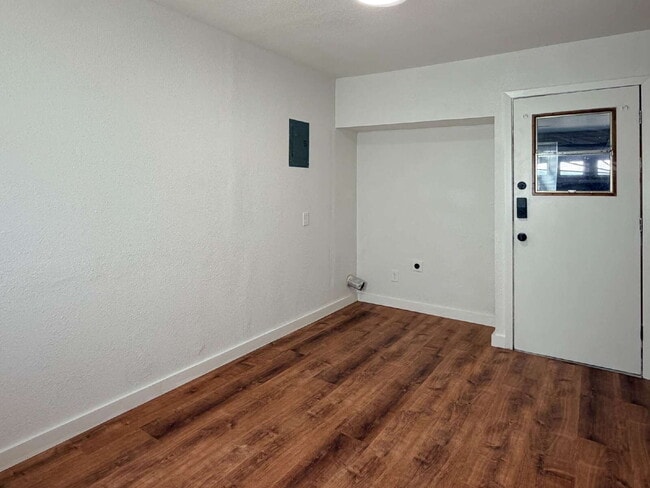 Building Photo - 3-Bedroom Home with 2 Full Baths in Crowley!