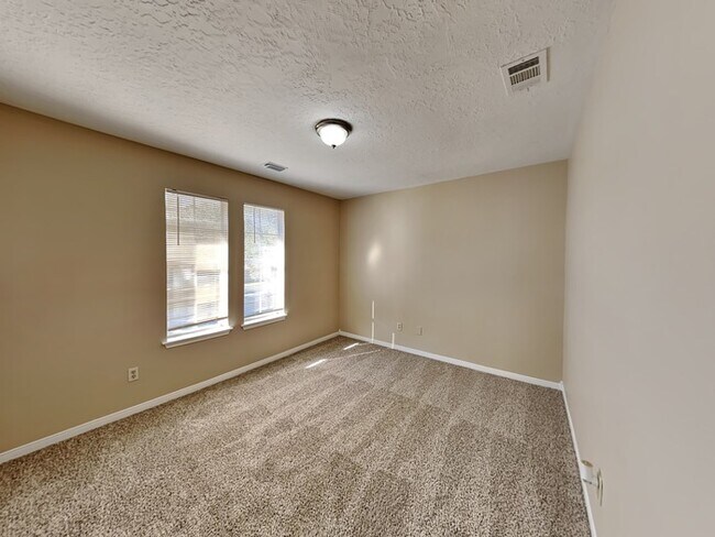 Building Photo - Charming and Full of Character!