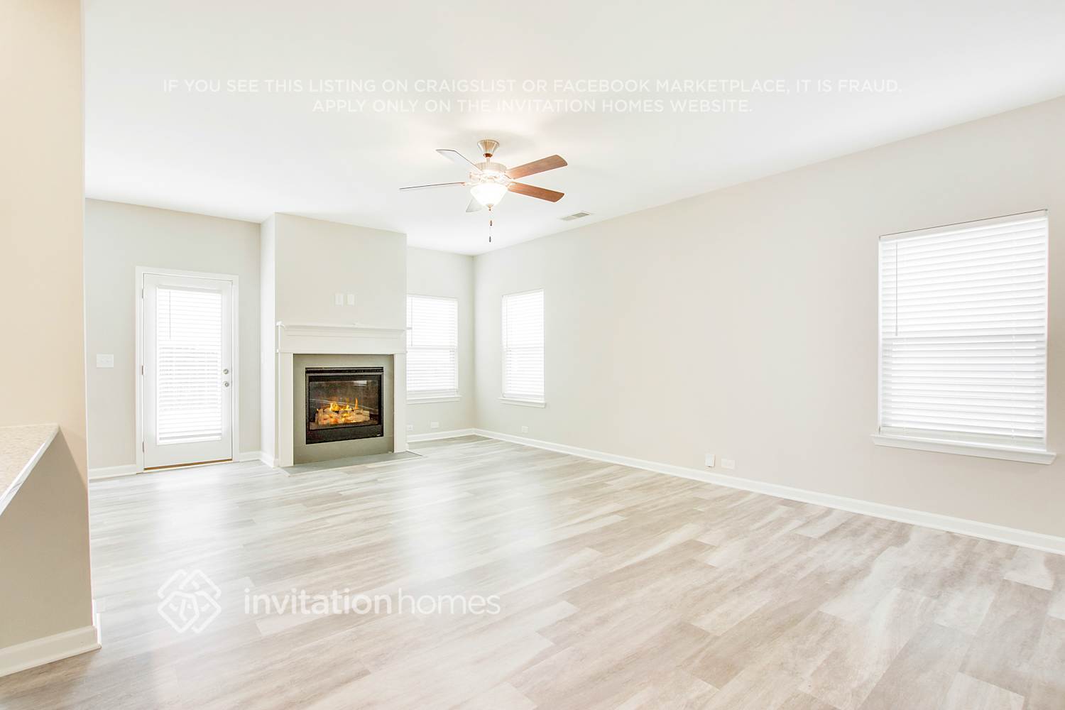 Building Photo - 3941 Lake Manor Way