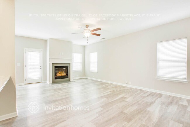 Building Photo - 3941 Lake Manor Way