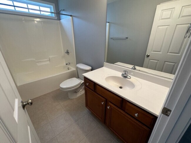 Building Photo - Beautiful Fenced in Patio Home in Colfax!