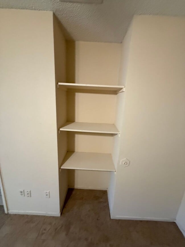 Building Photo - 3 Bed 2 bath in Southwest Bakersfield