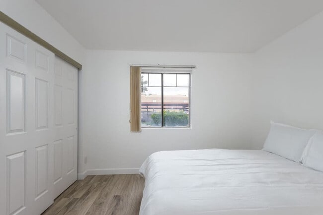 Building Photo - 2959 N 68th Pl