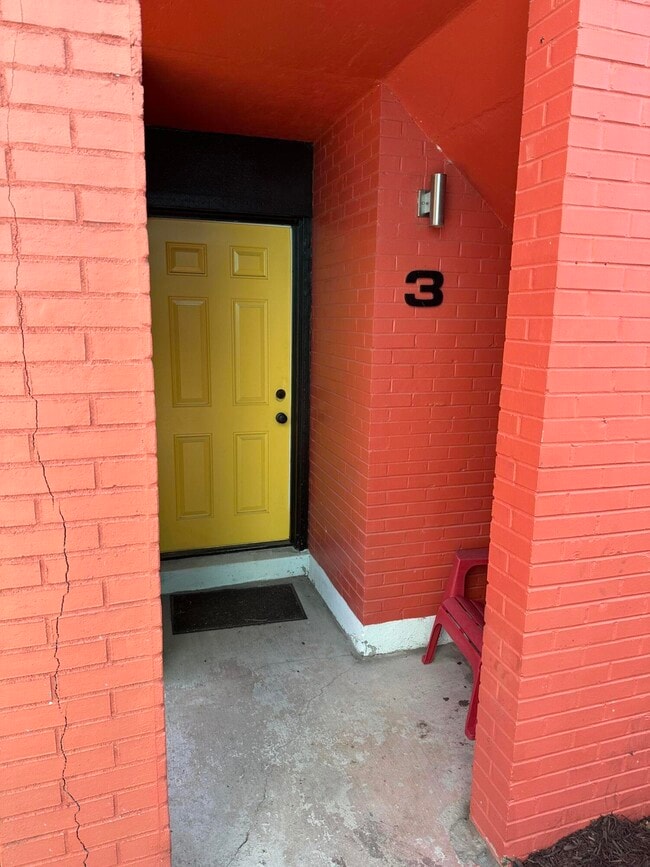 Building Photo - 705 Wilkinson Blvd