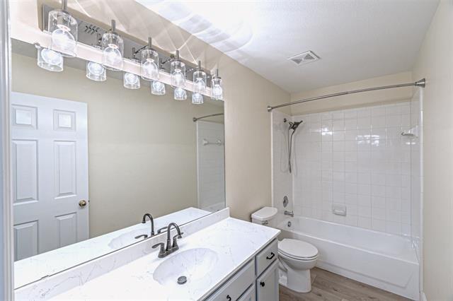 Building Photo - 10601 Robincreek Ln