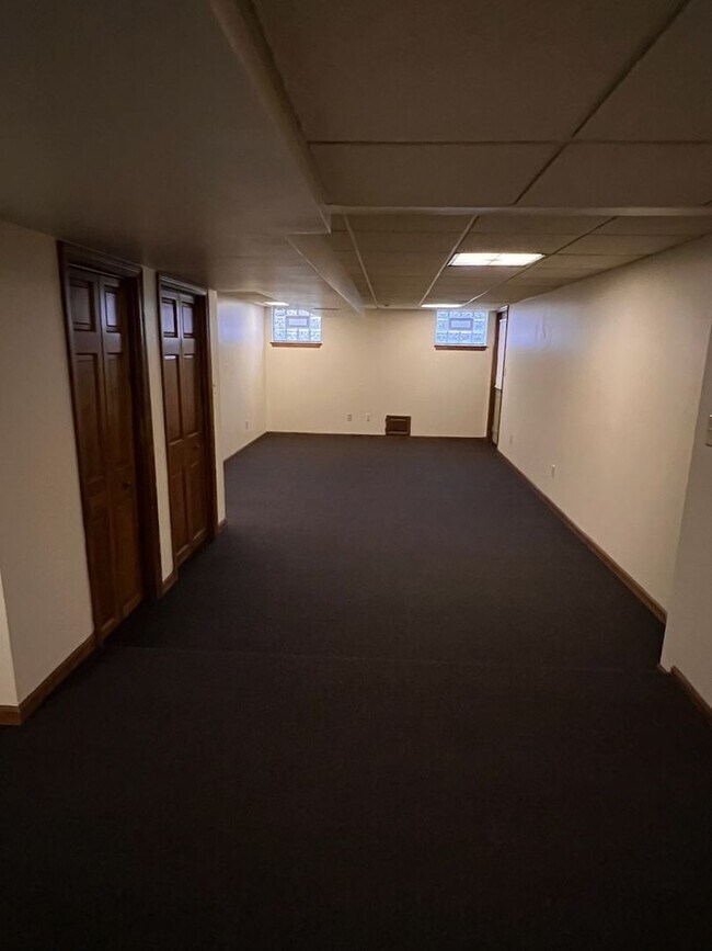 Building Photo - 926 Tibbetts Wick Rd